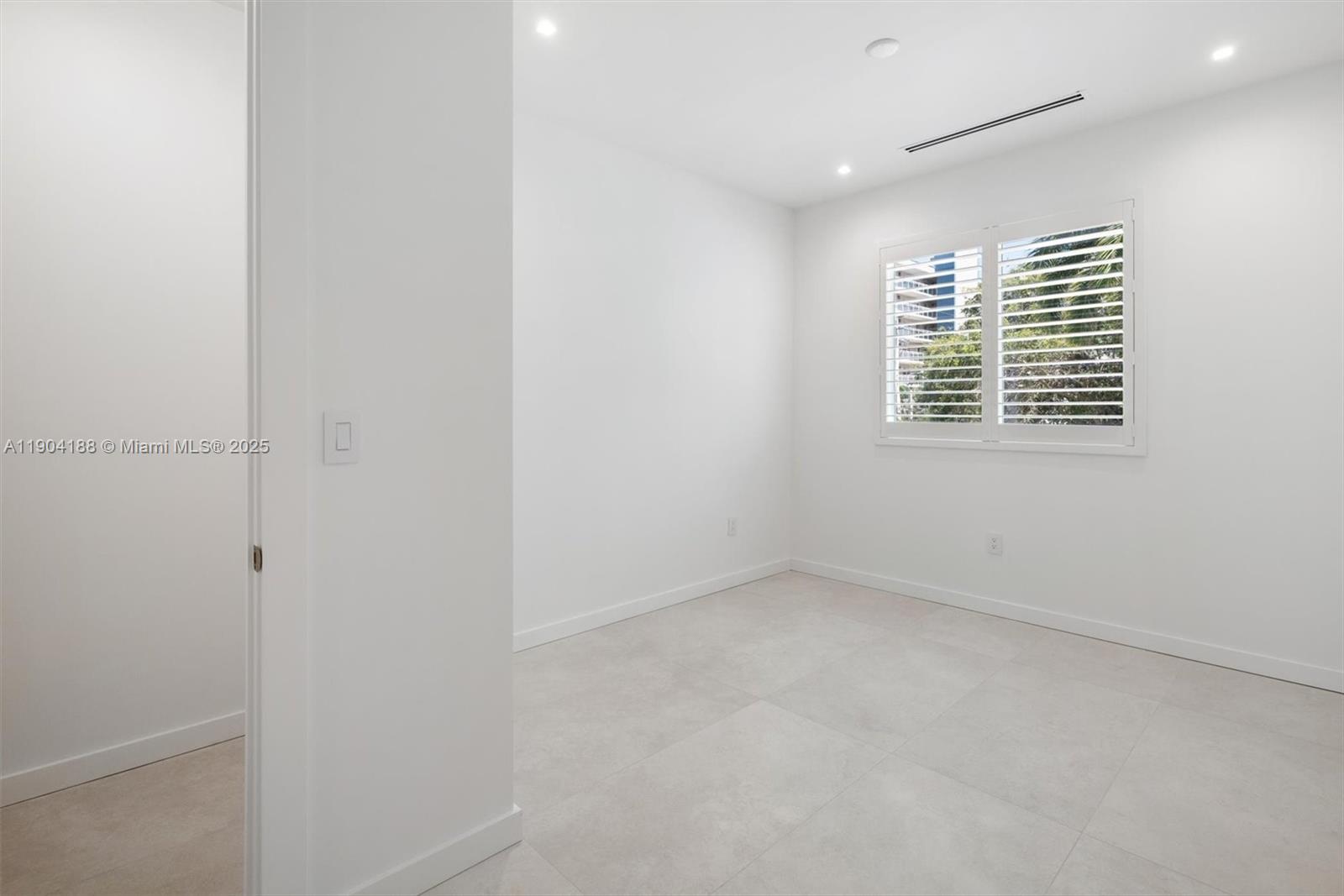 BLUE WATER BEACH - Residential