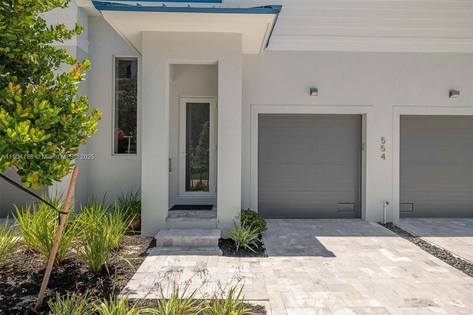 BLUE WATER BEACH - Residential