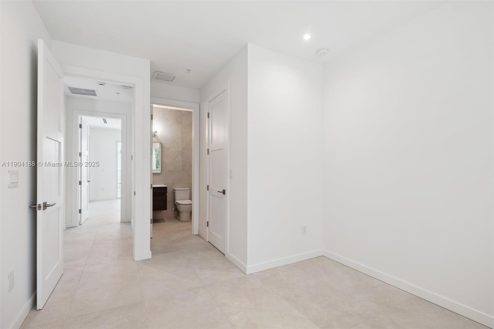 BLUE WATER BEACH - Residential