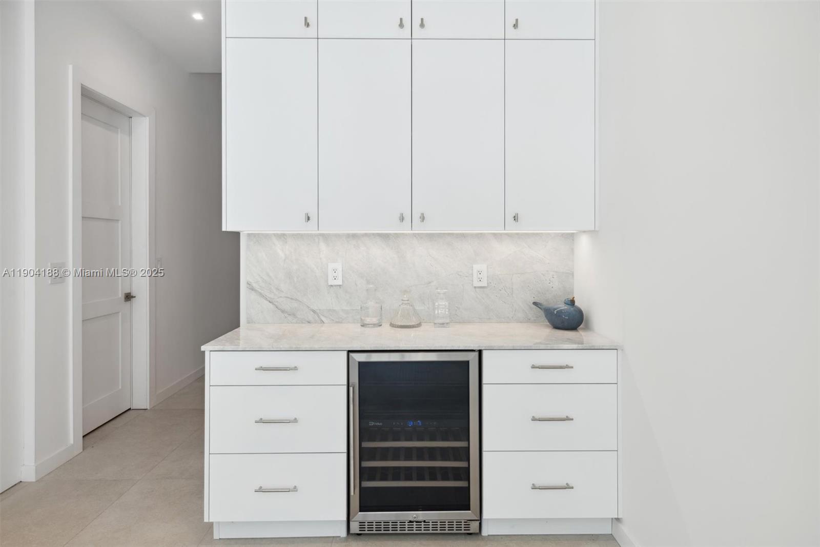 BLUE WATER BEACH - Residential