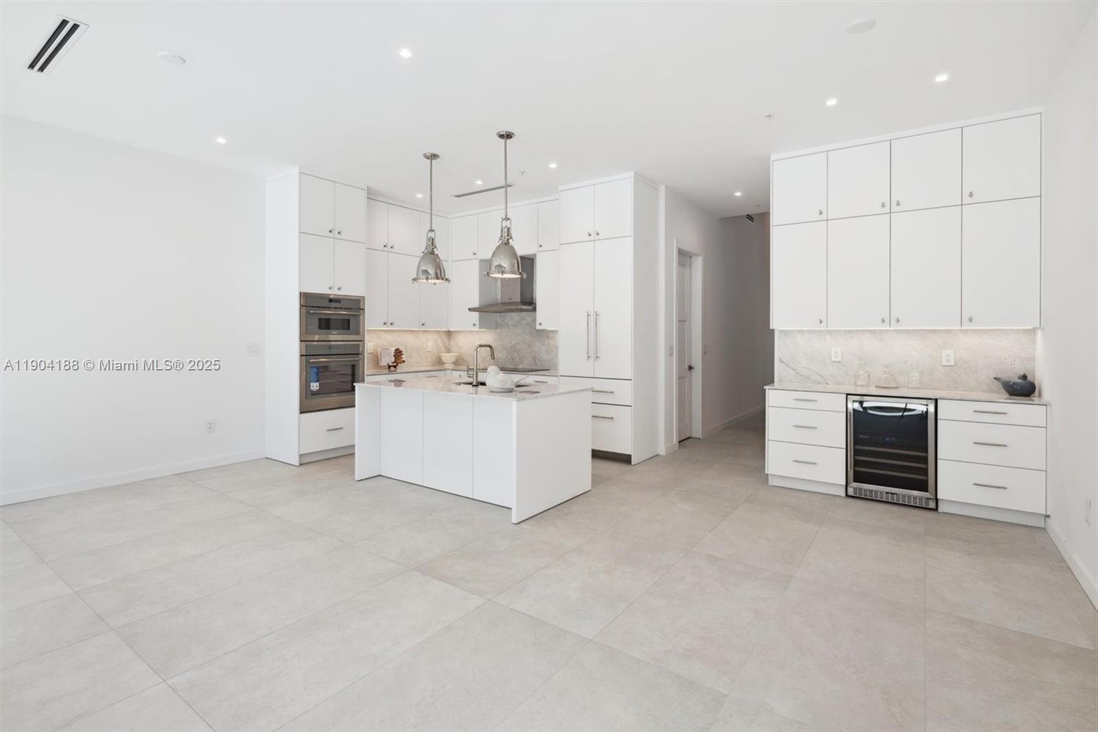 BLUE WATER BEACH - Residential