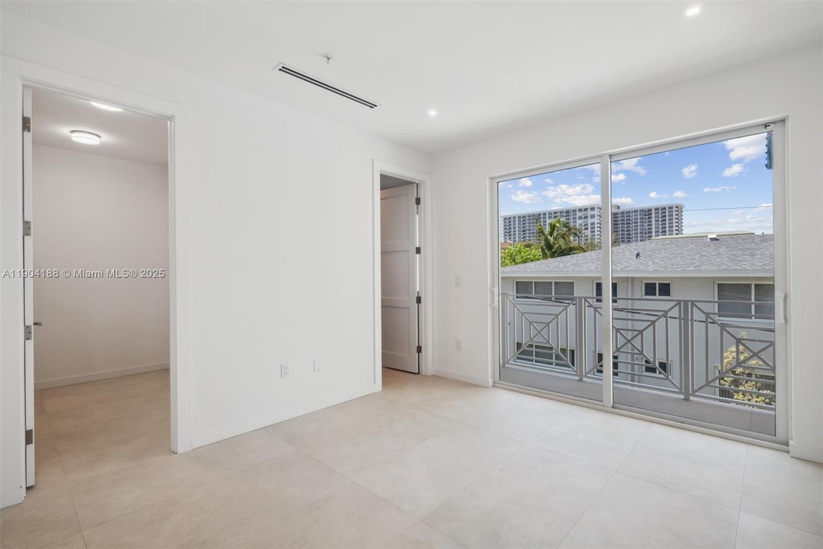 BLUE WATER BEACH - Residential