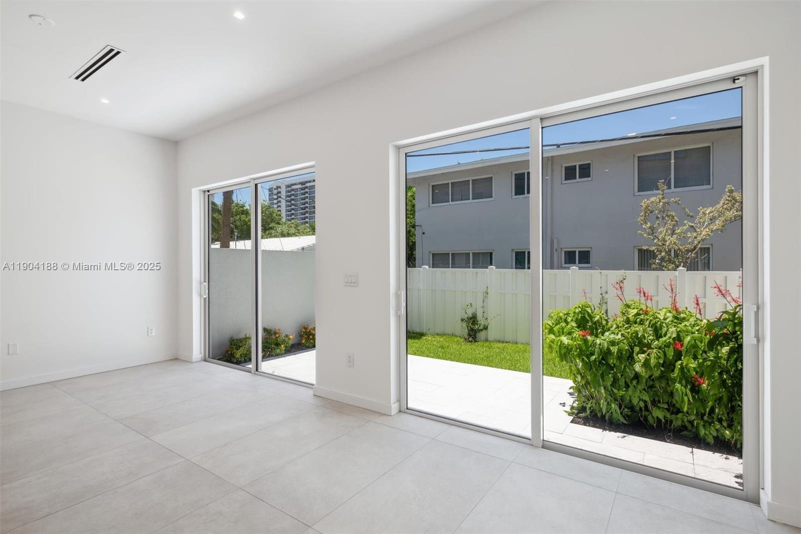 BLUE WATER BEACH - Residential