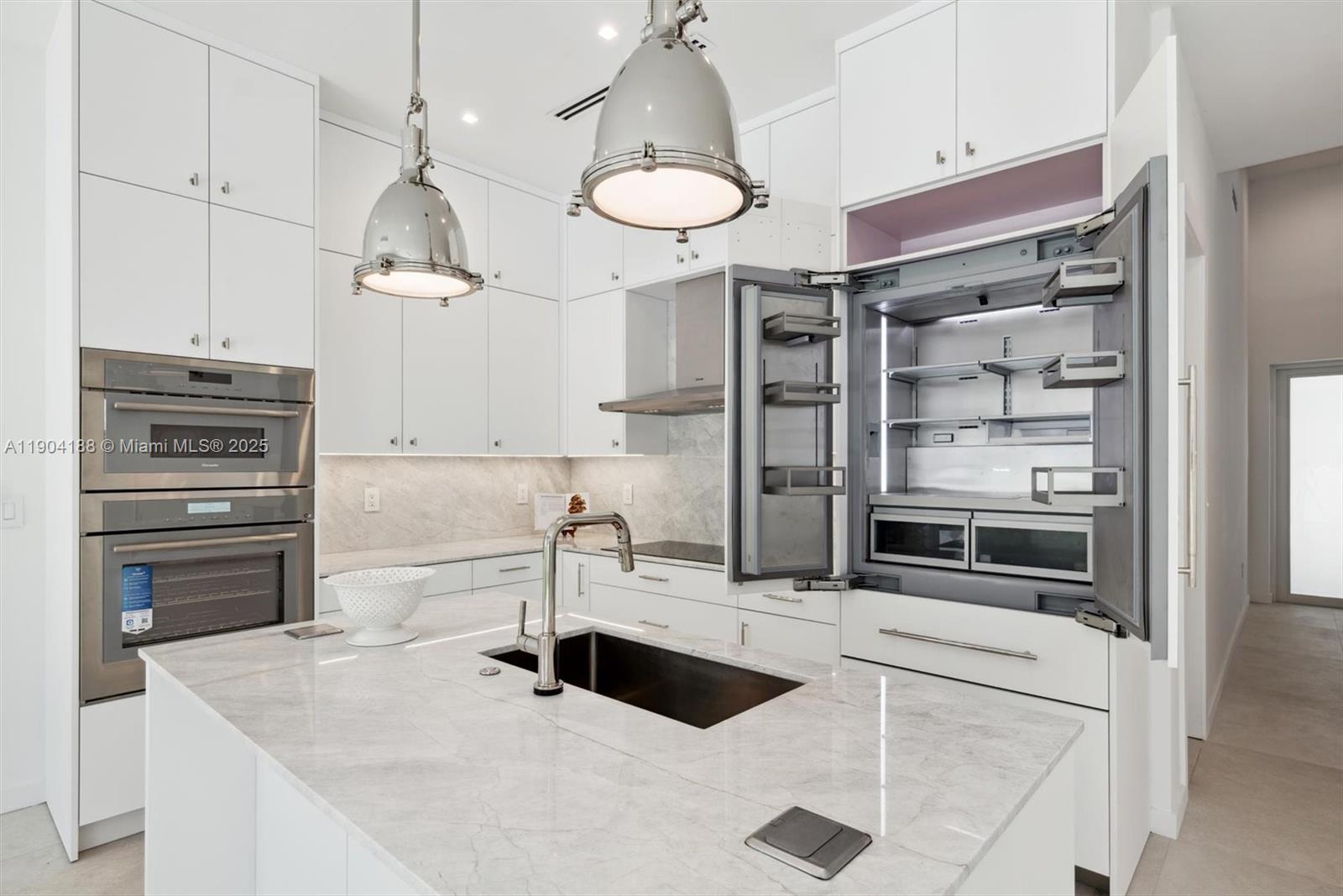 BLUE WATER BEACH - Residential