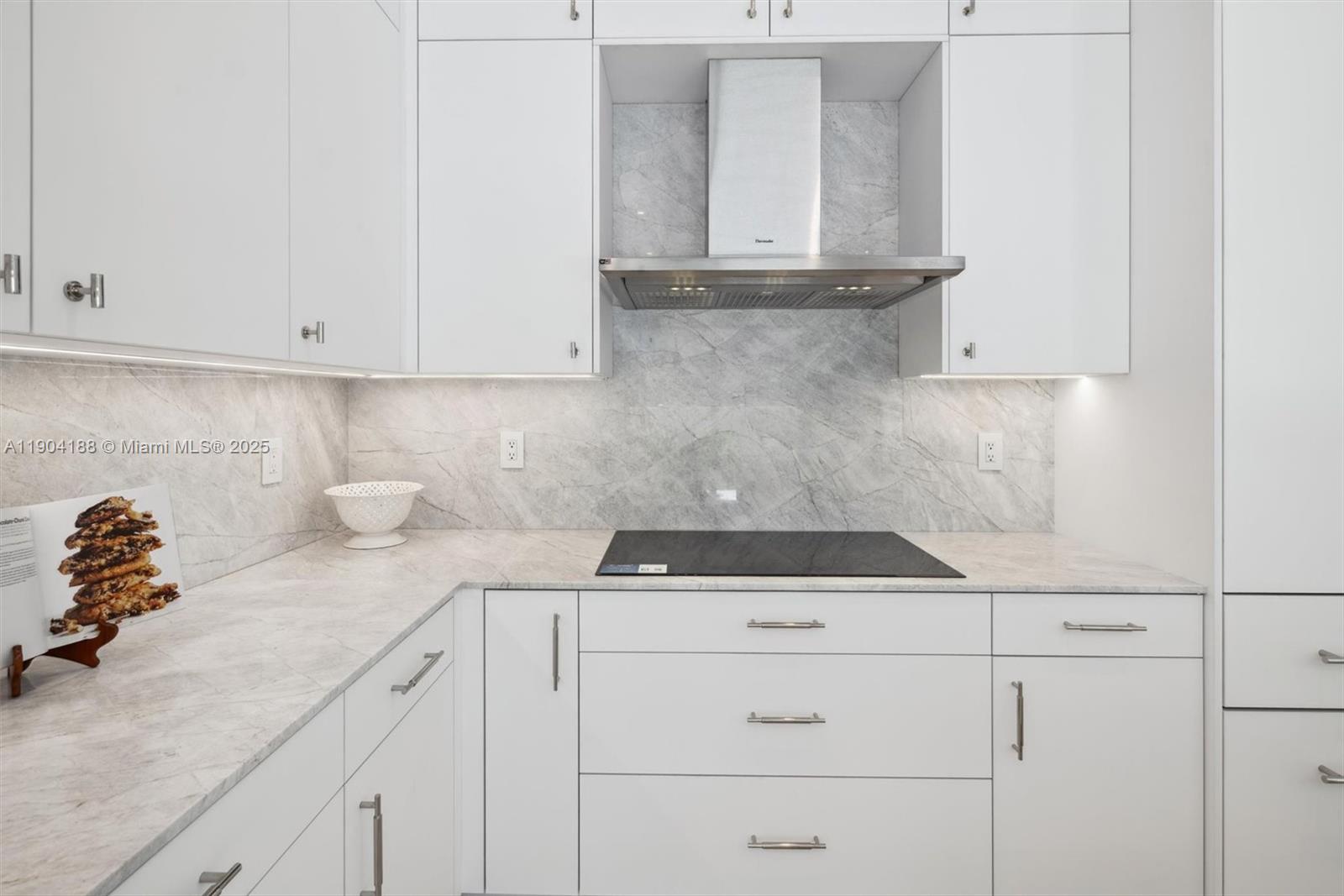 BLUE WATER BEACH - Residential