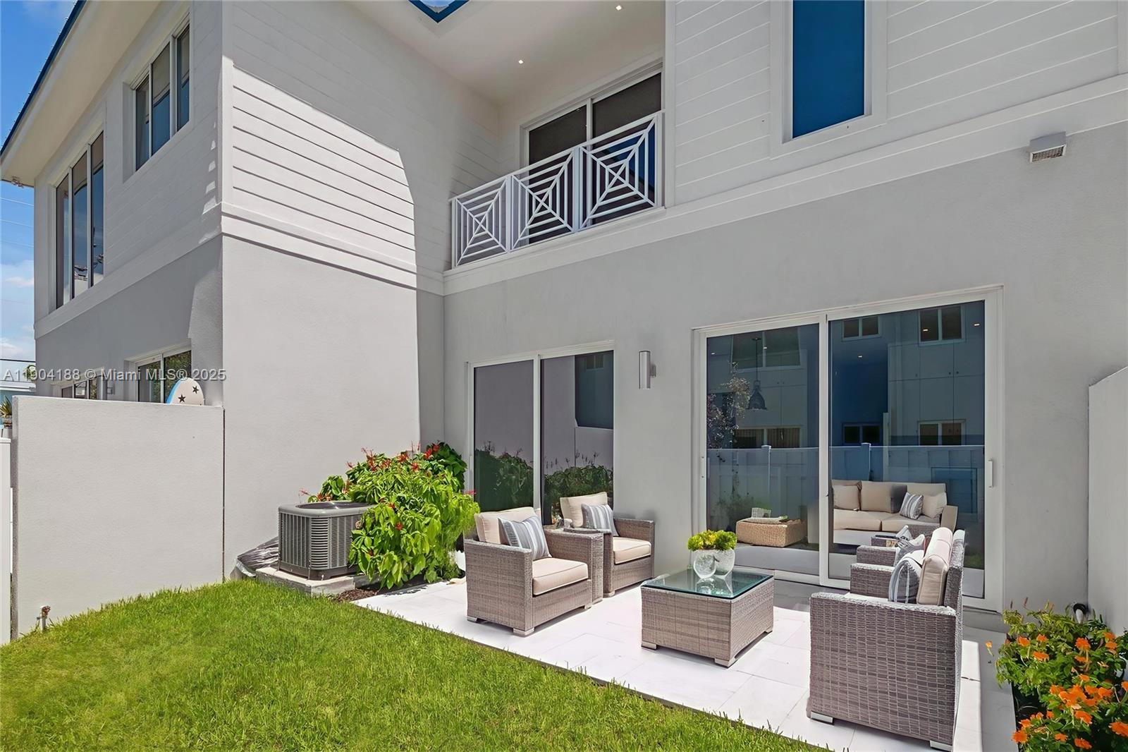 BLUE WATER BEACH - Residential