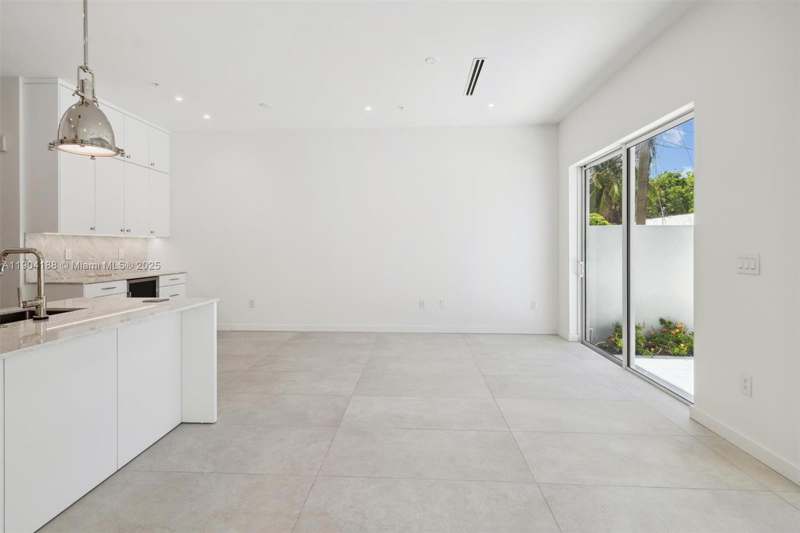 BLUE WATER BEACH - Residential