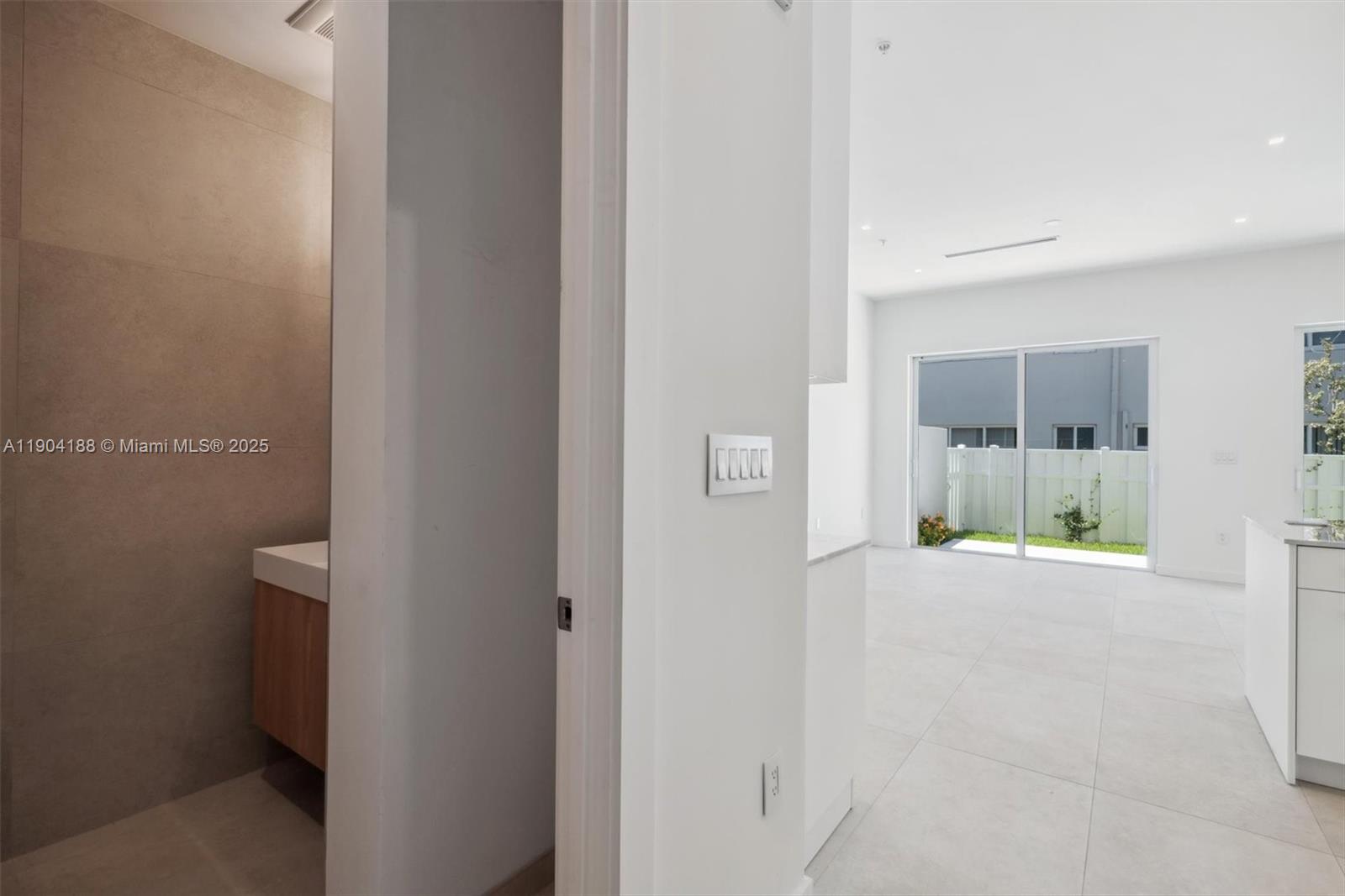 BLUE WATER BEACH - Residential