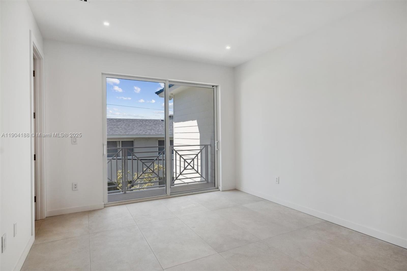 BLUE WATER BEACH - Residential