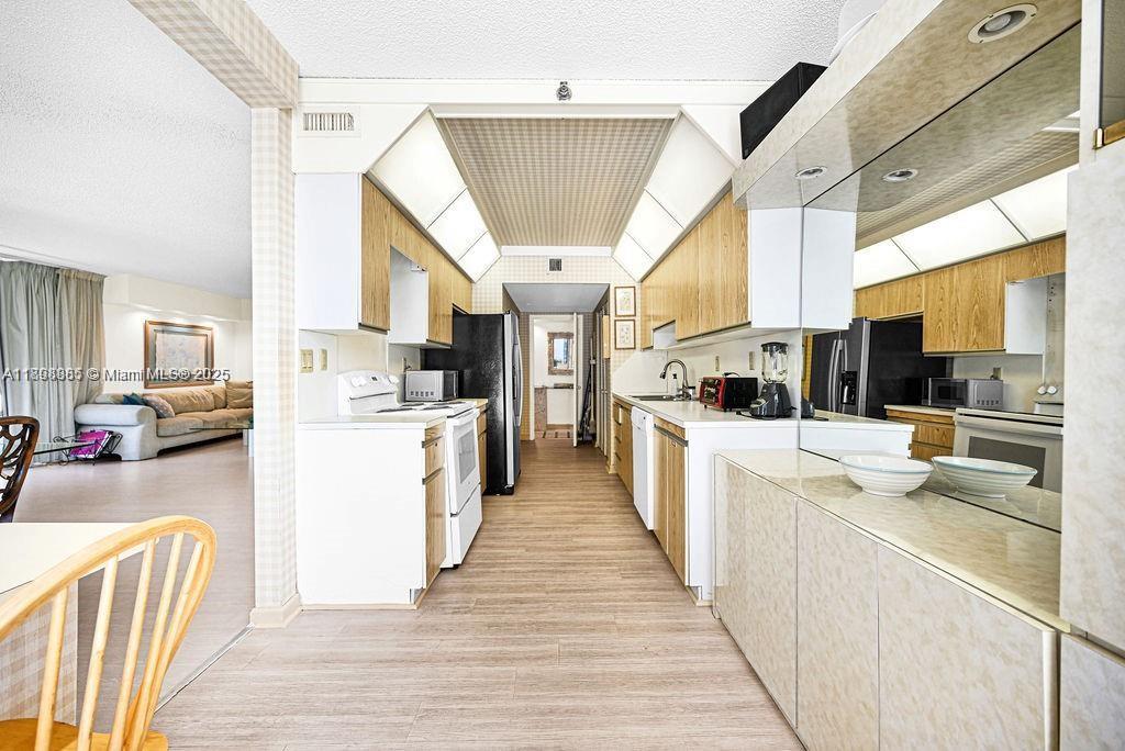 TURNBERRY ISLE CONDO - Residential