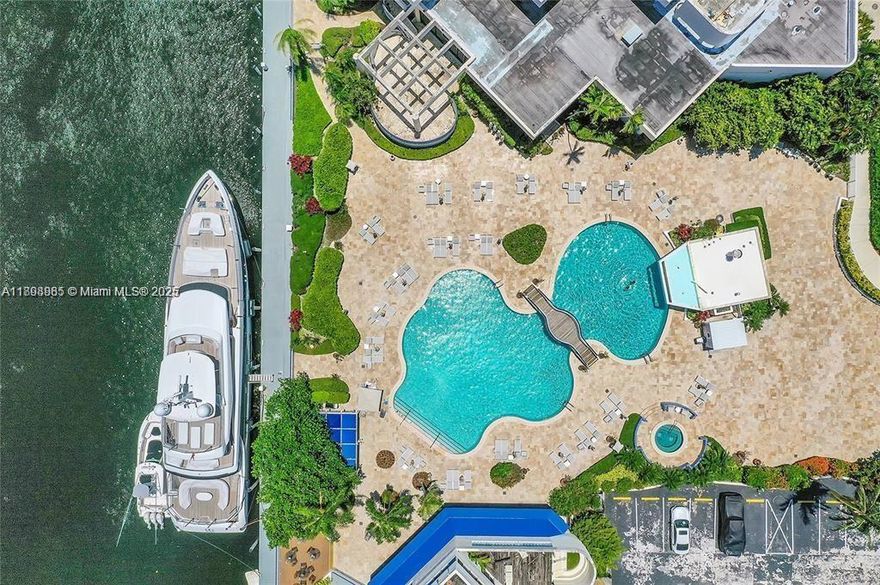 Lowest price per square feet OPPORTUNITY!! Best location in a beautiful condominium in Aventura with full amenities and amazing views,
schedule your showing today and don't miss the opportunity to own a 2-bedroom 2-bathroom apartment in the heart of Aventura.
Easy to show