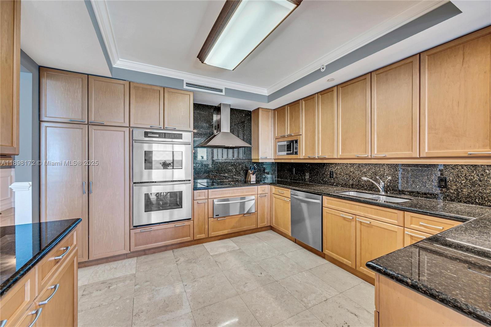 HAMPTONS SOUTH CONDO - Residential