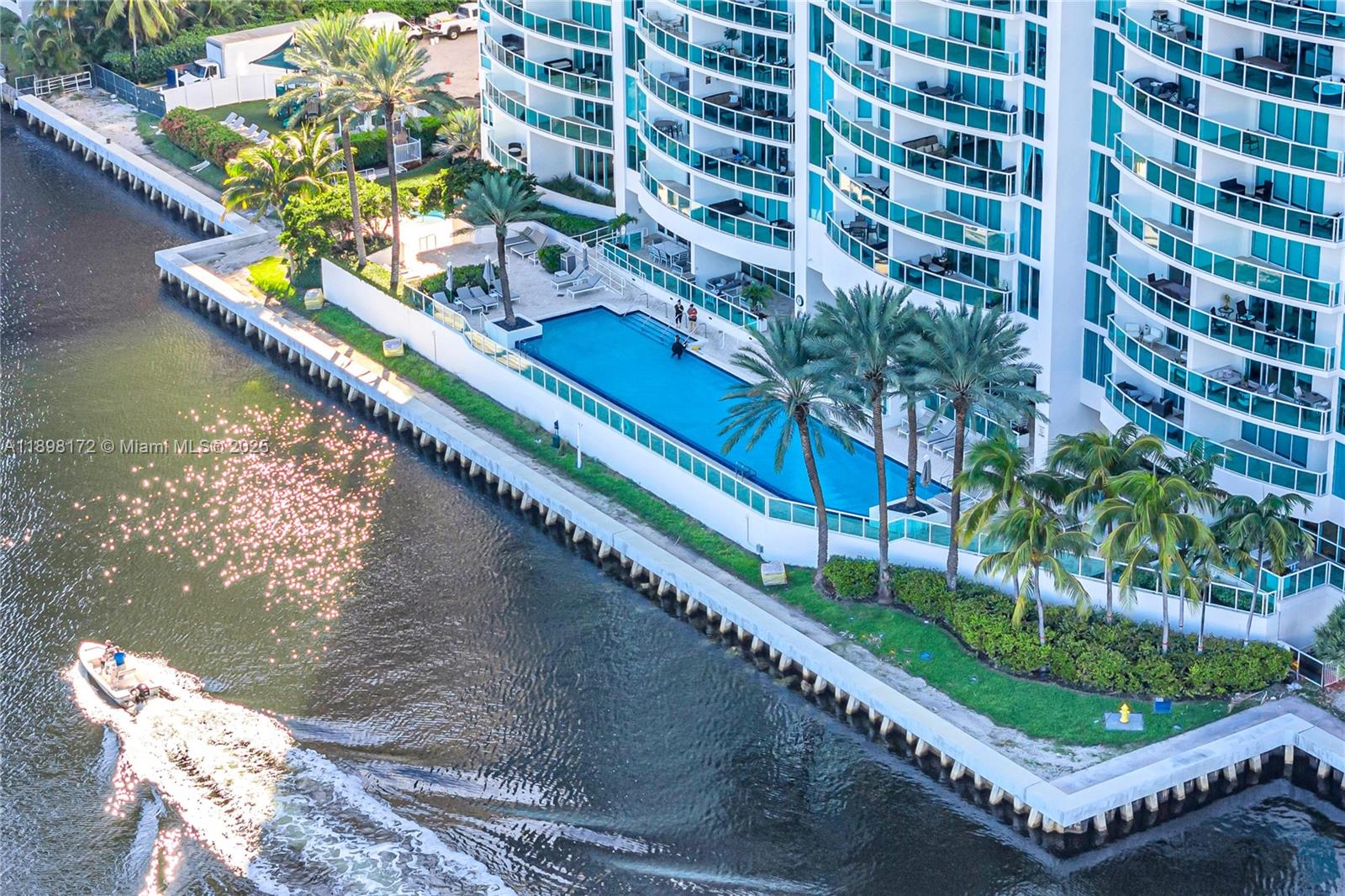 20201 E Country Club Dr 1907