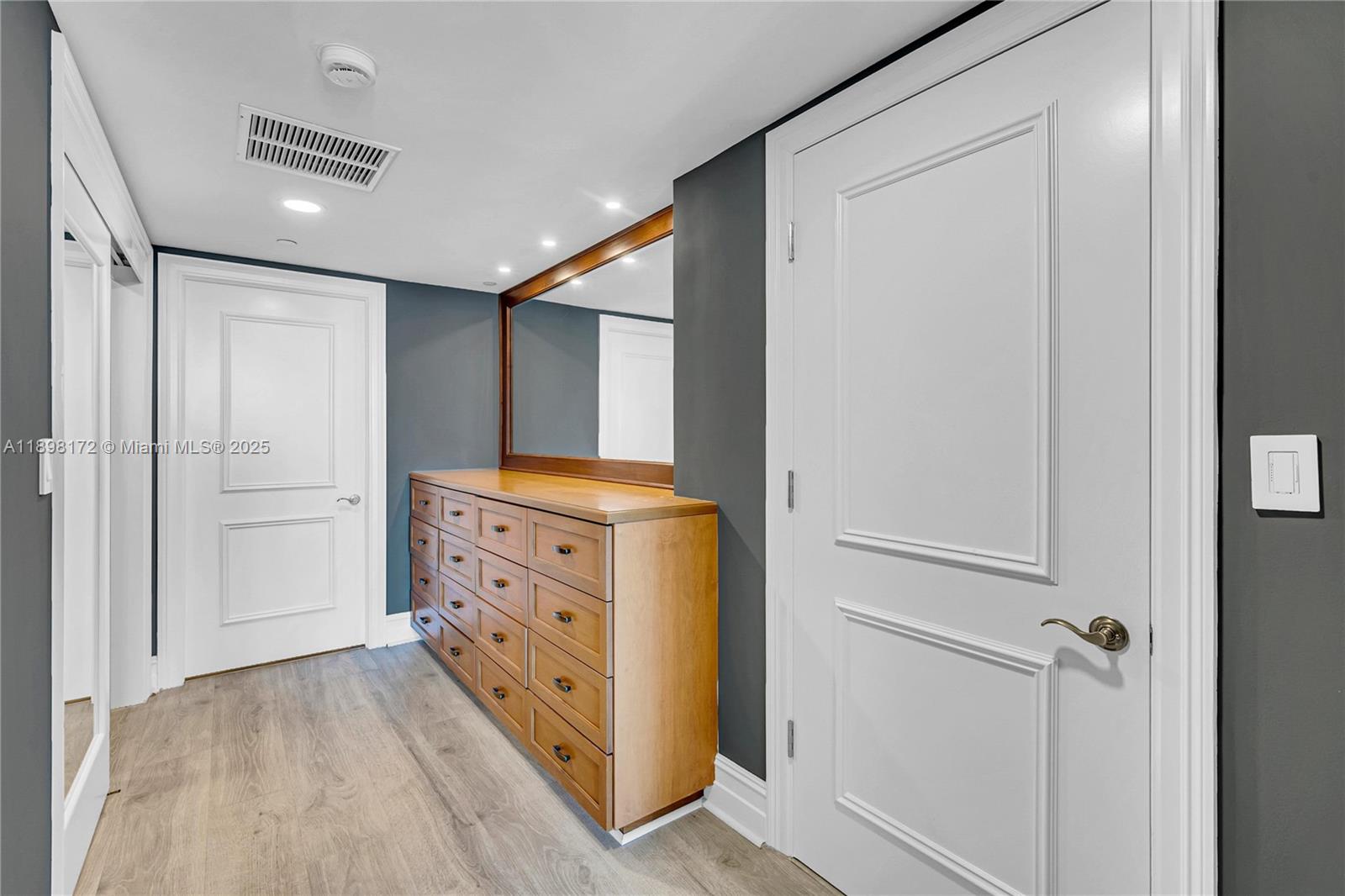 HAMPTONS SOUTH CONDO - Residential