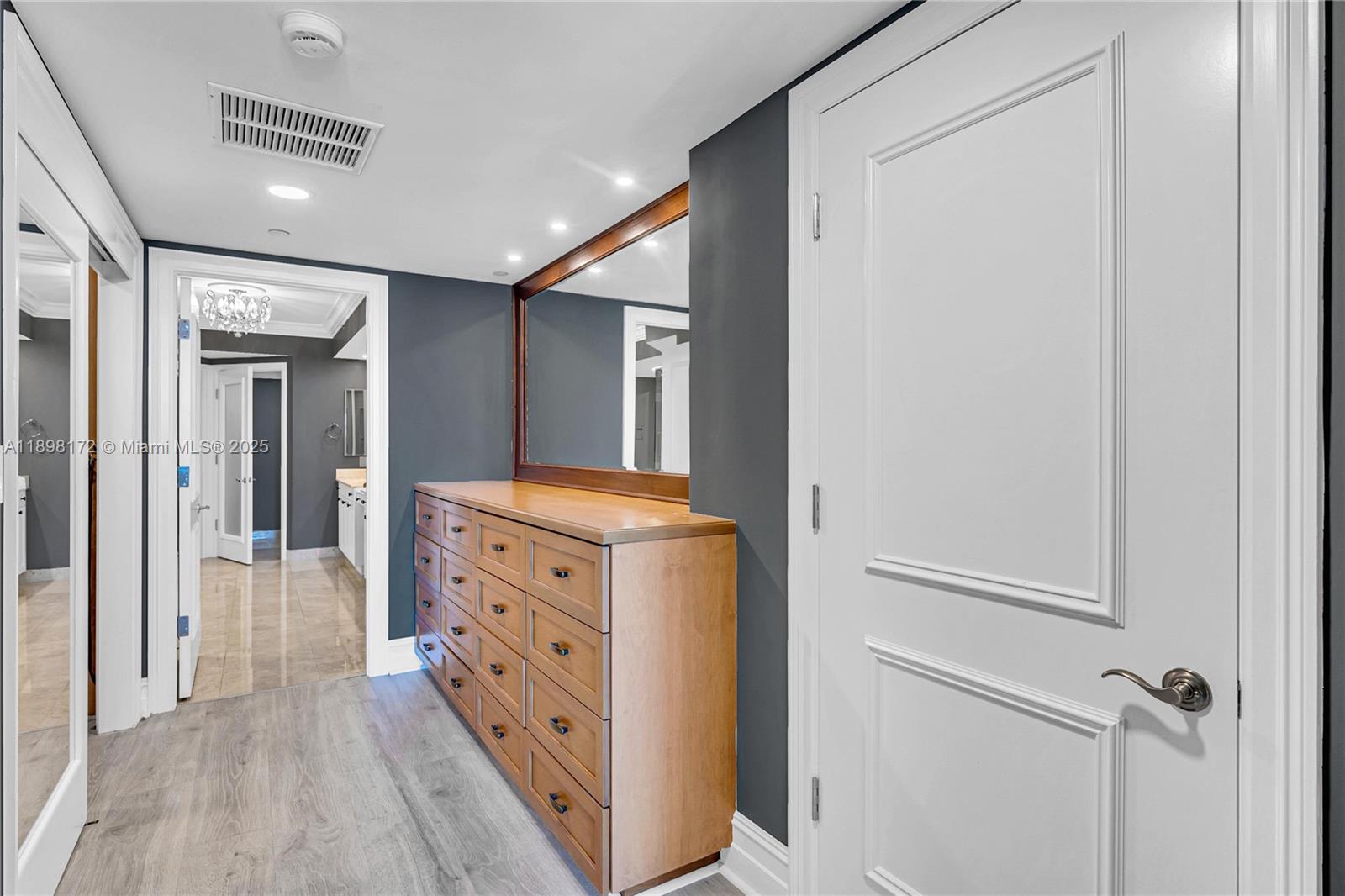 HAMPTONS SOUTH CONDO - Residential