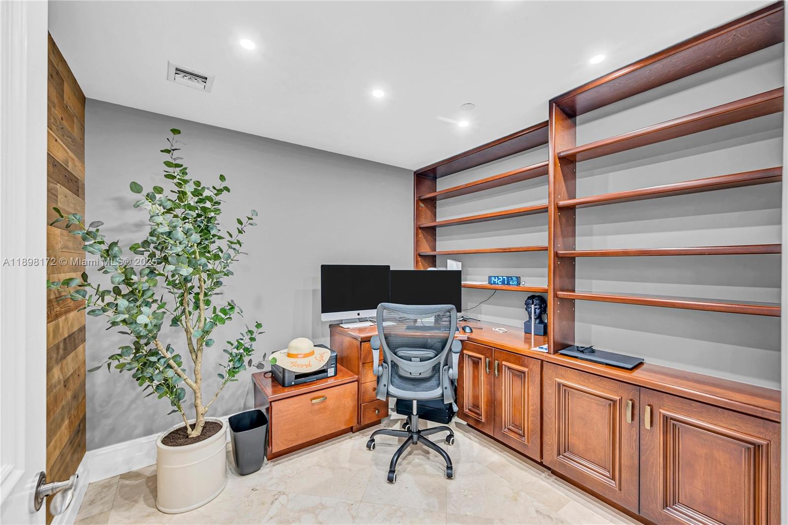 HAMPTONS SOUTH CONDO - Residential