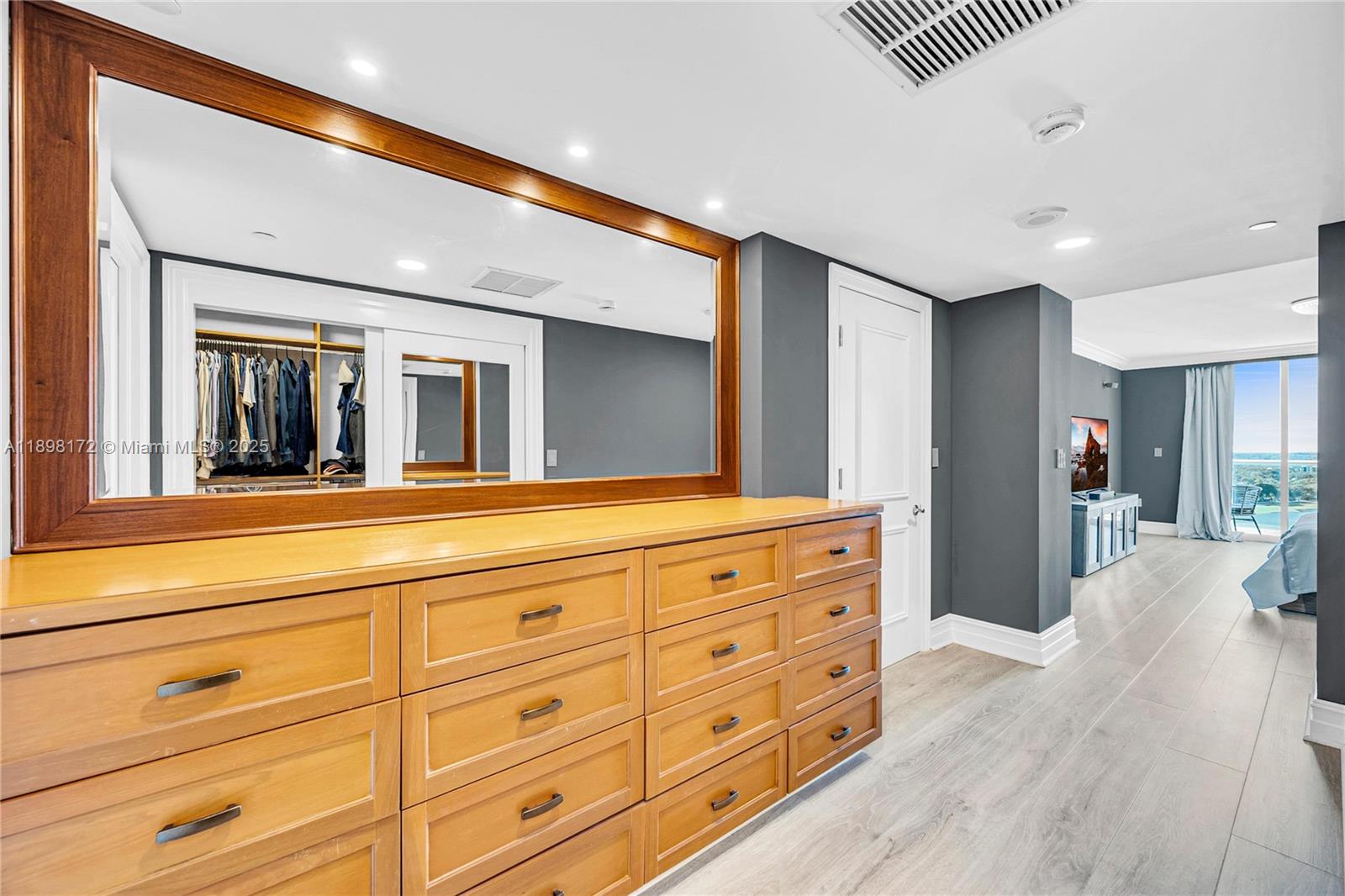 HAMPTONS SOUTH CONDO - Residential