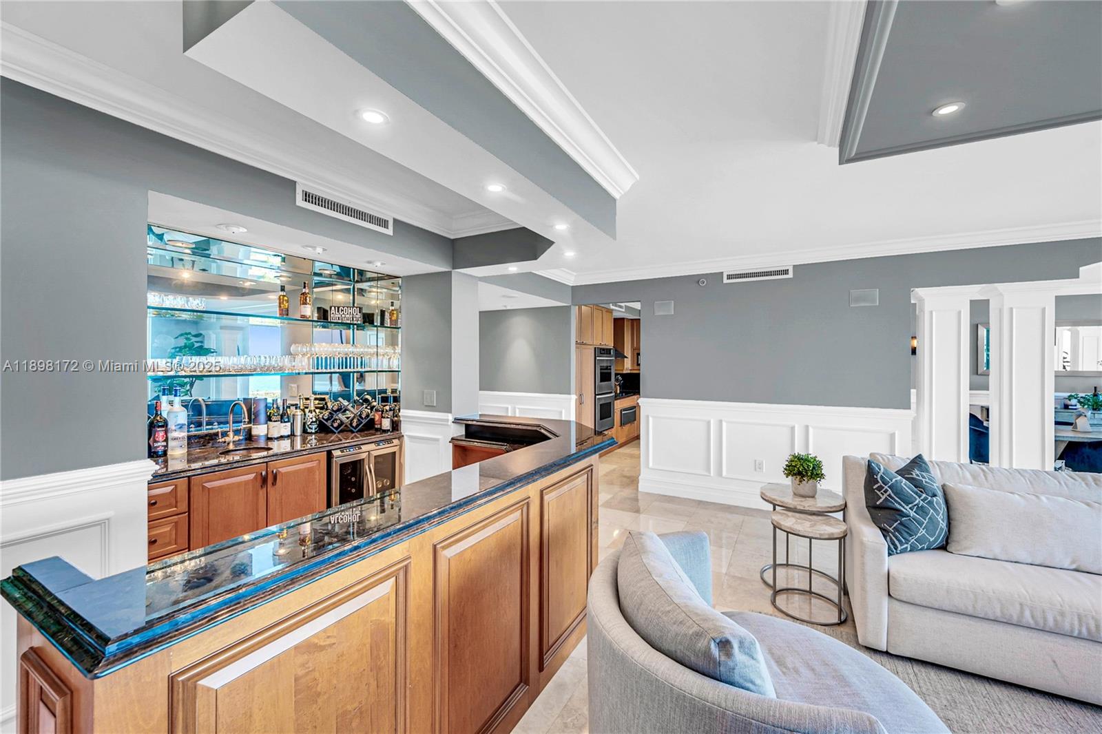 HAMPTONS SOUTH CONDO - Residential