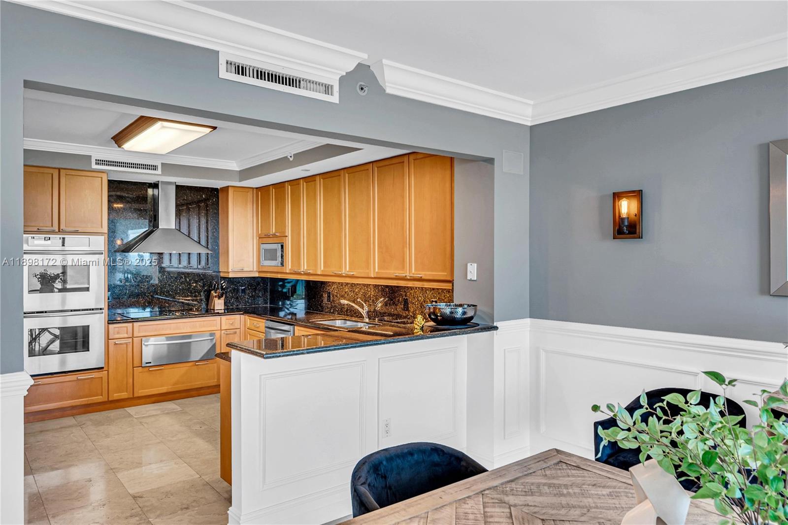 HAMPTONS SOUTH CONDO - Residential