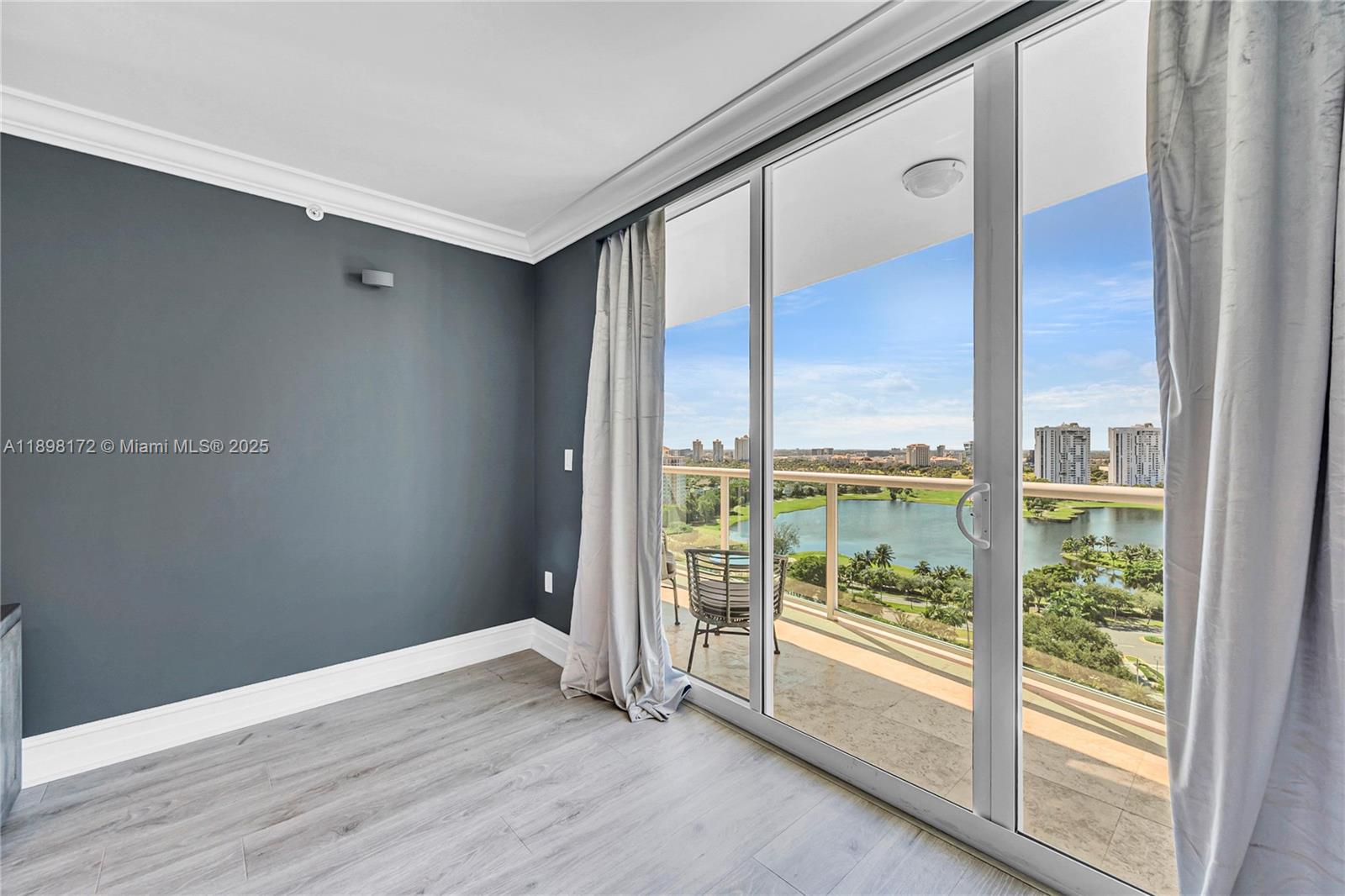 HAMPTONS SOUTH CONDO - Residential