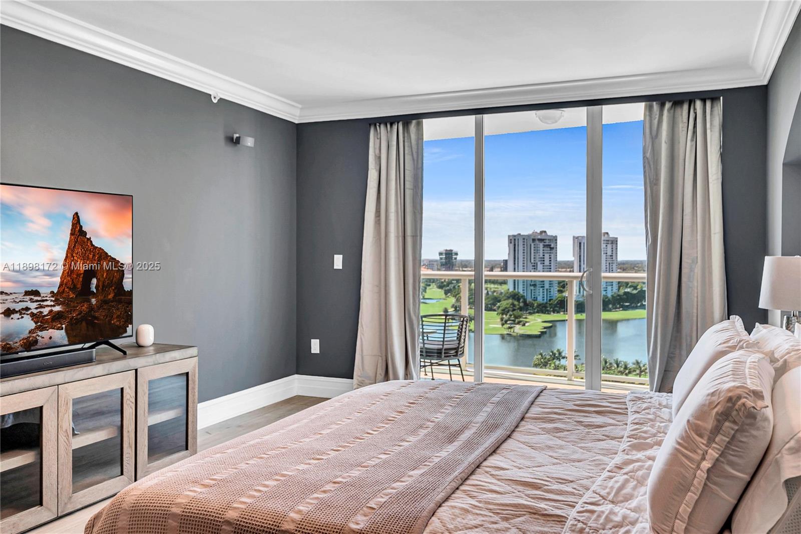 HAMPTONS SOUTH CONDO - Residential