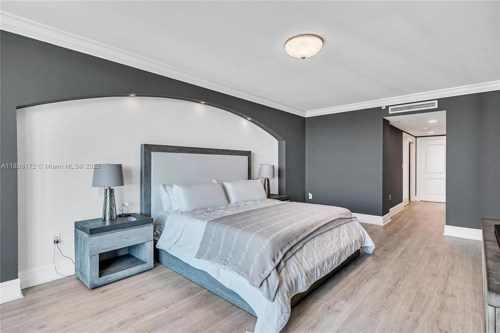 HAMPTONS SOUTH CONDO - Residential