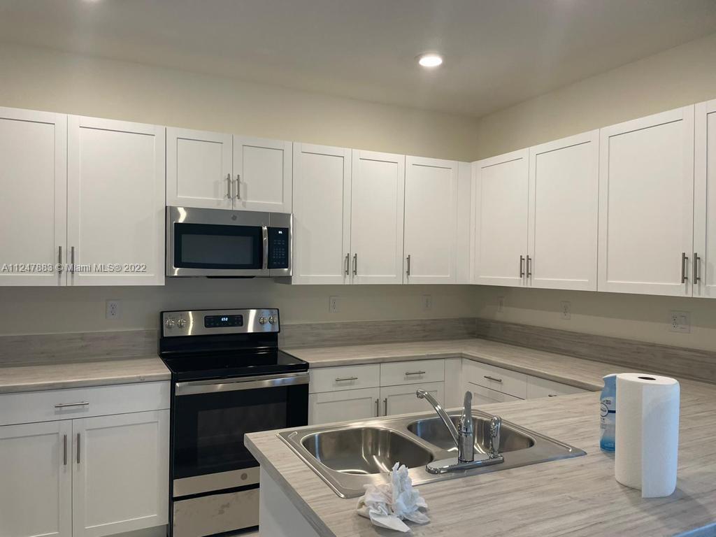 AQUABELLA NORTH REPLAT - Residential Lease