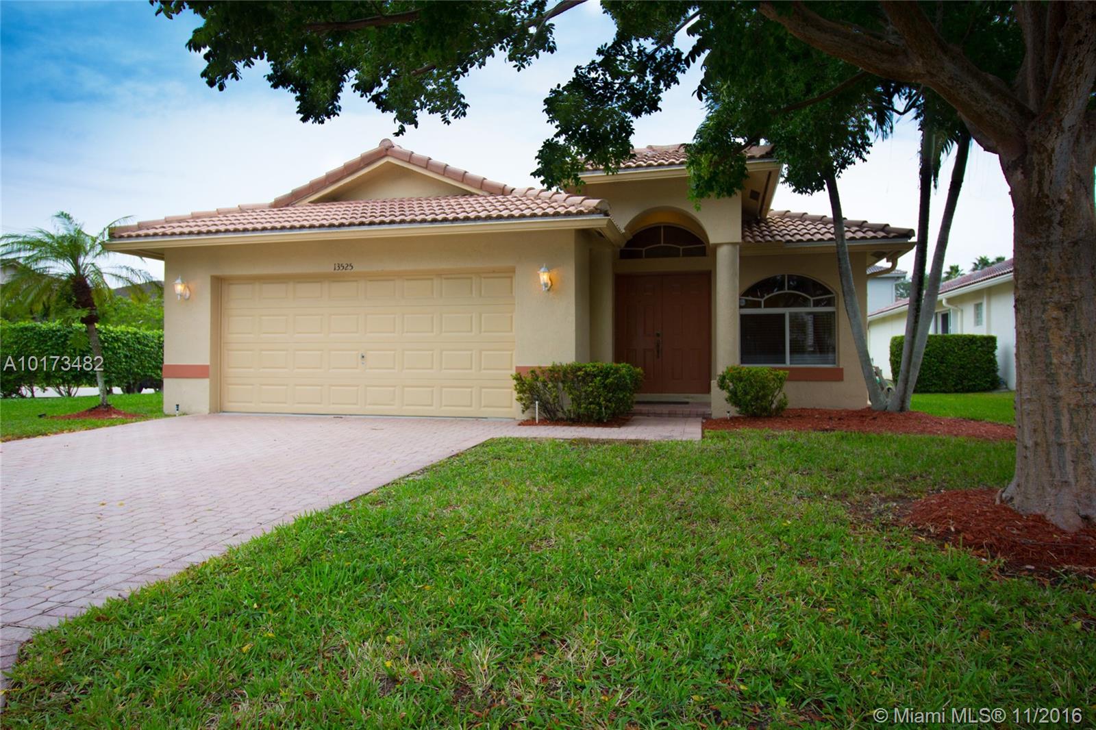 Sawgrass Village 157-25 B - Residential