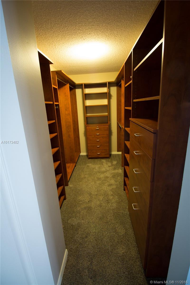 Sawgrass Village 157-25 B - Residential