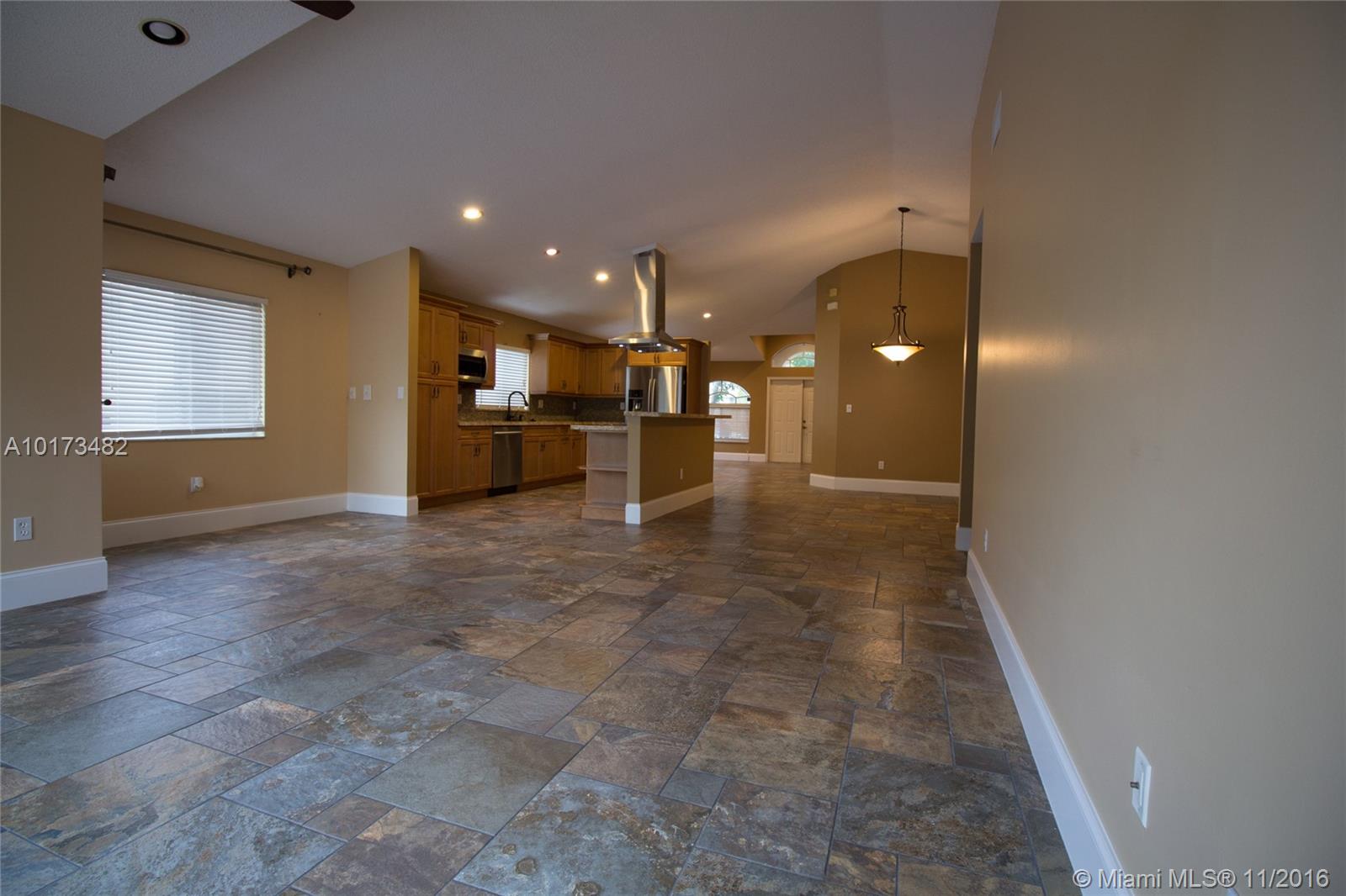 Sawgrass Village 157-25 B - Residential