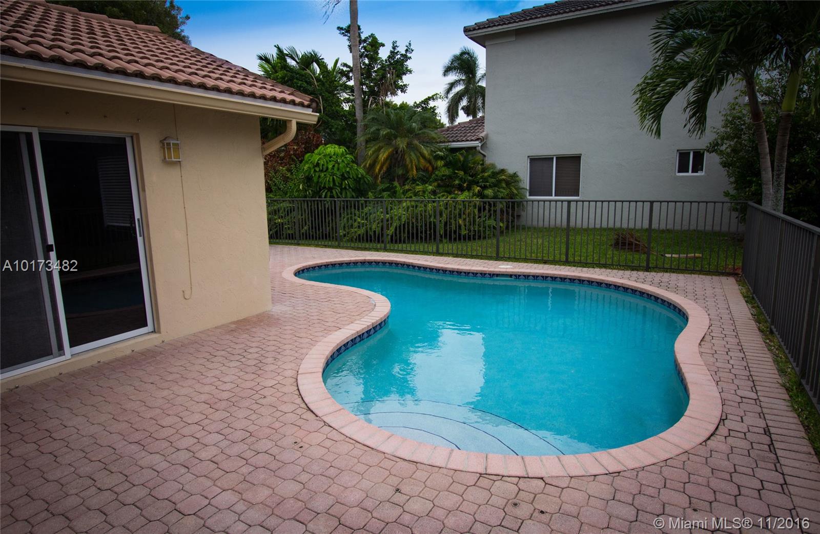 Sawgrass Village 157-25 B - Residential