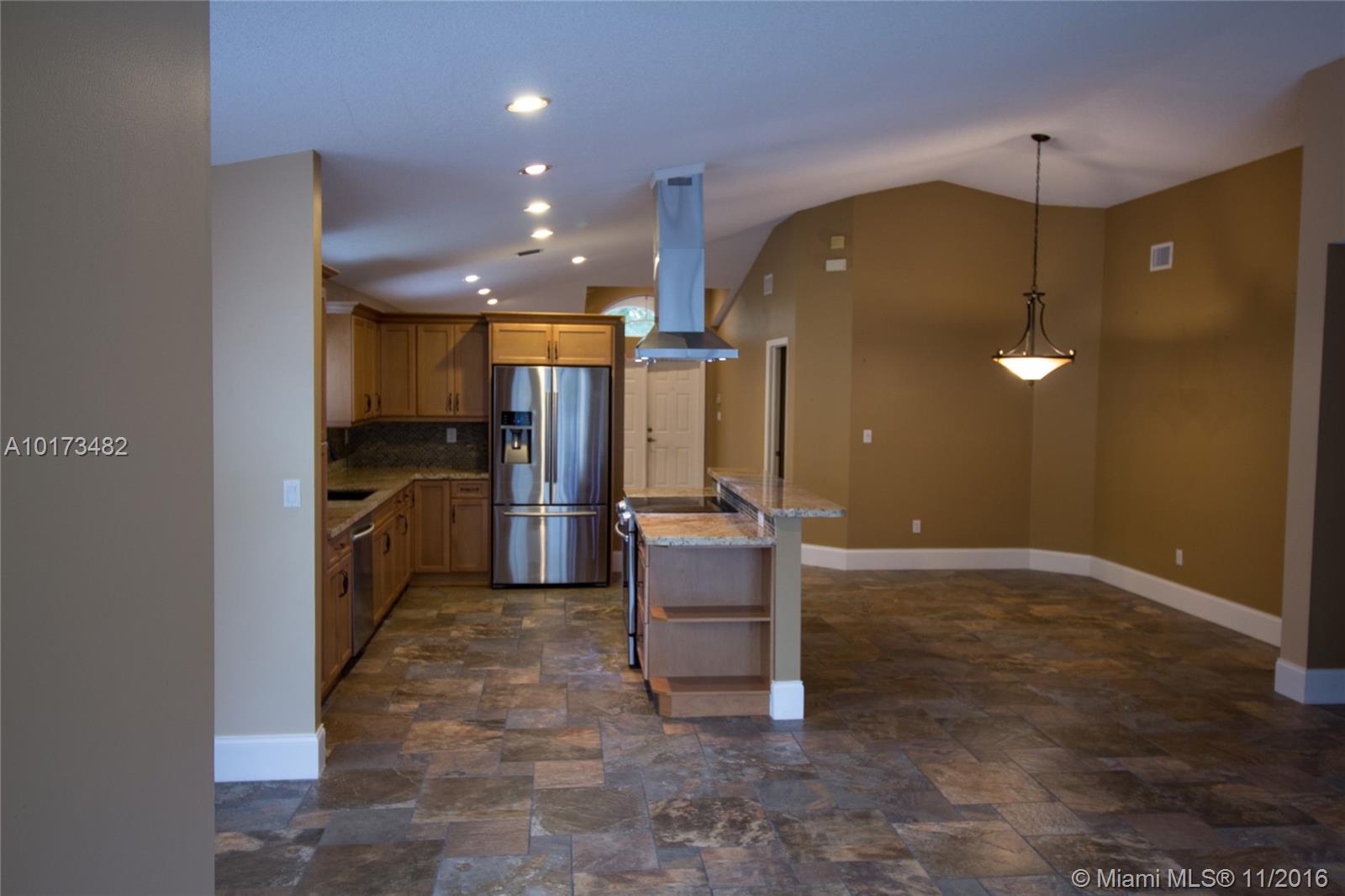 Sawgrass Village 157-25 B - Residential