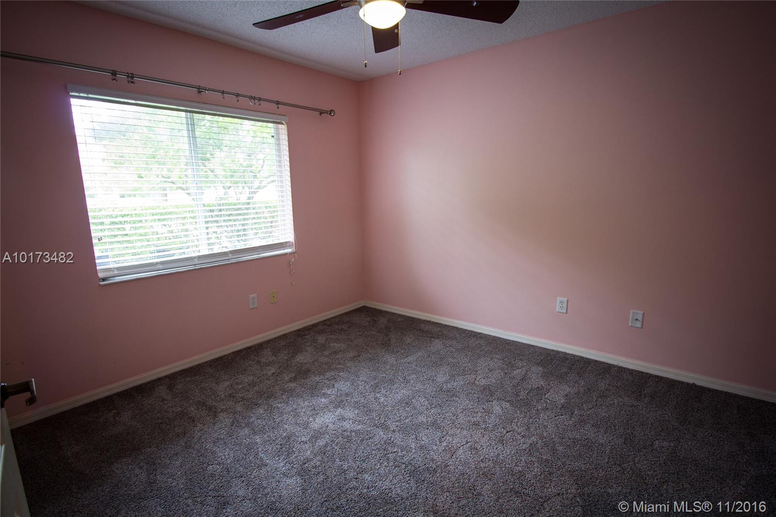 Sawgrass Village 157-25 B - Residential