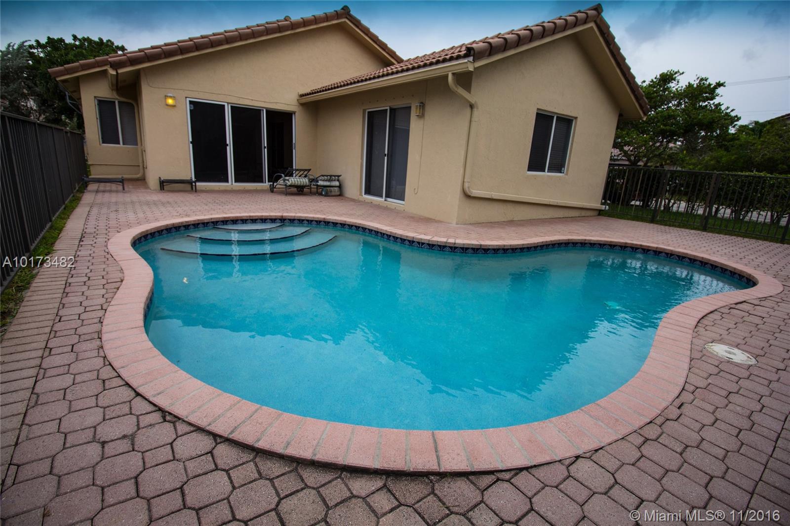 Sawgrass Village 157-25 B - Residential