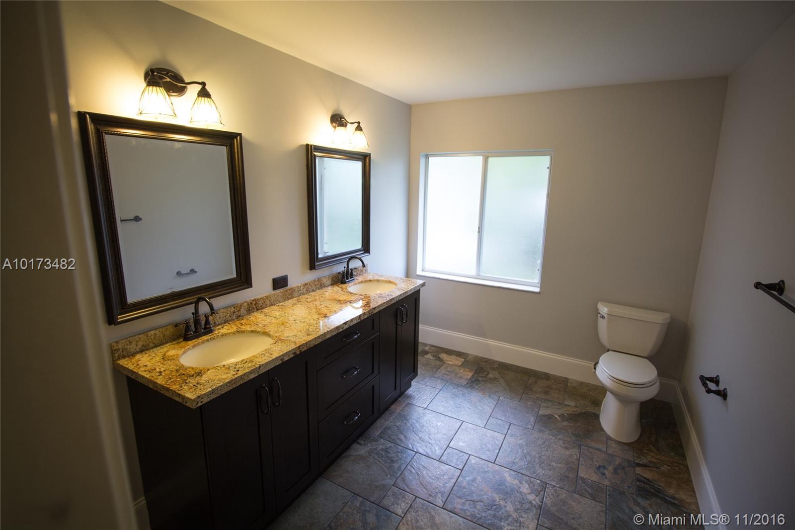 Sawgrass Village 157-25 B - Residential