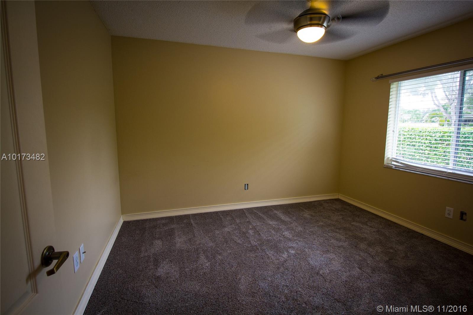 Sawgrass Village 157-25 B - Residential