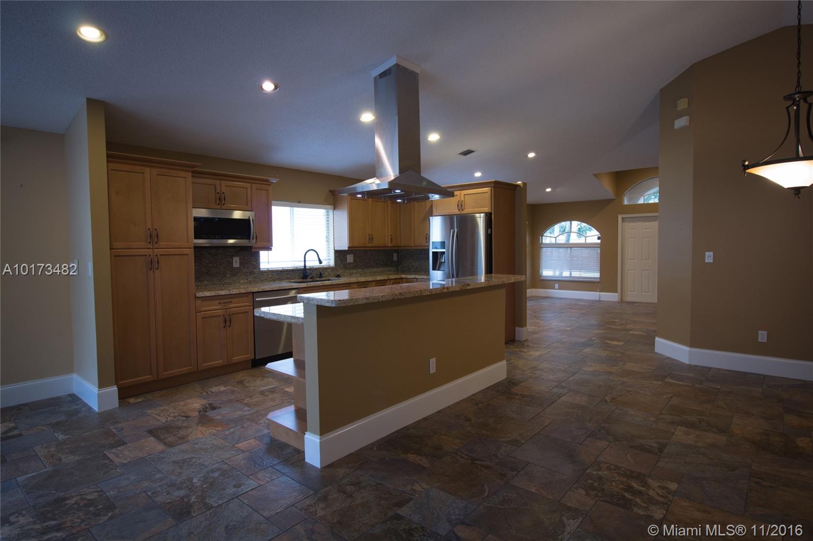 Sawgrass Village 157-25 B - Residential