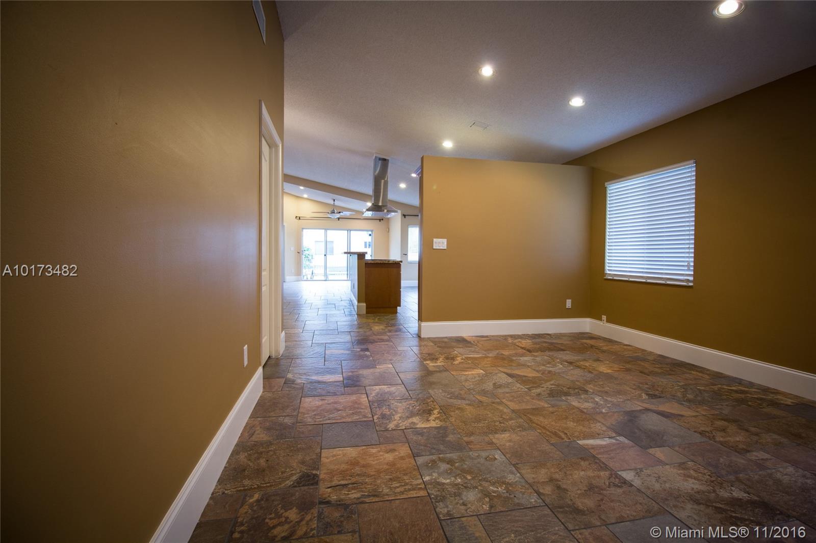 Sawgrass Village 157-25 B - Residential