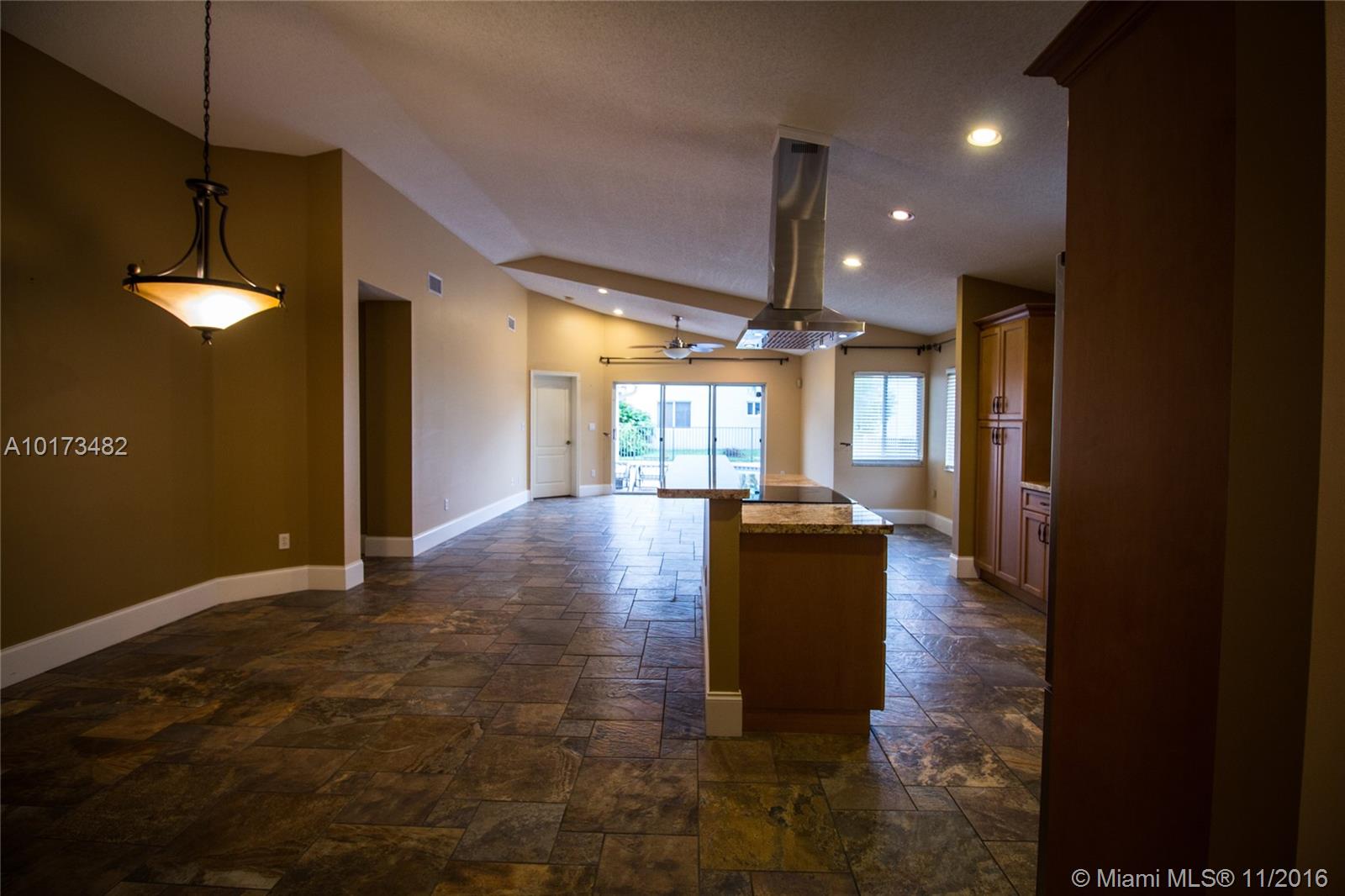 Sawgrass Village 157-25 B - Residential