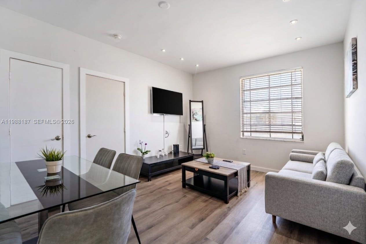 THE EMPIRE CONDO - Residential