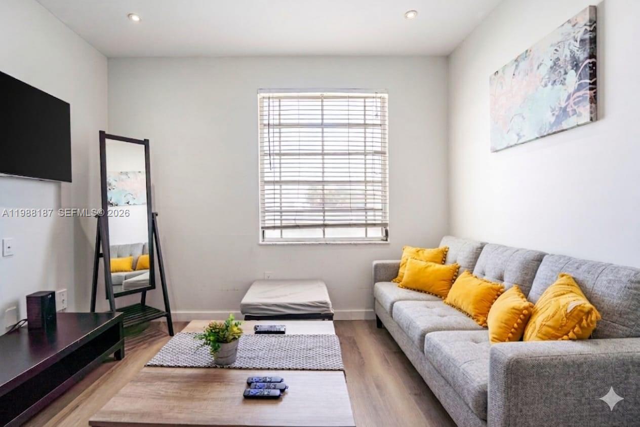 THE EMPIRE CONDO - Residential