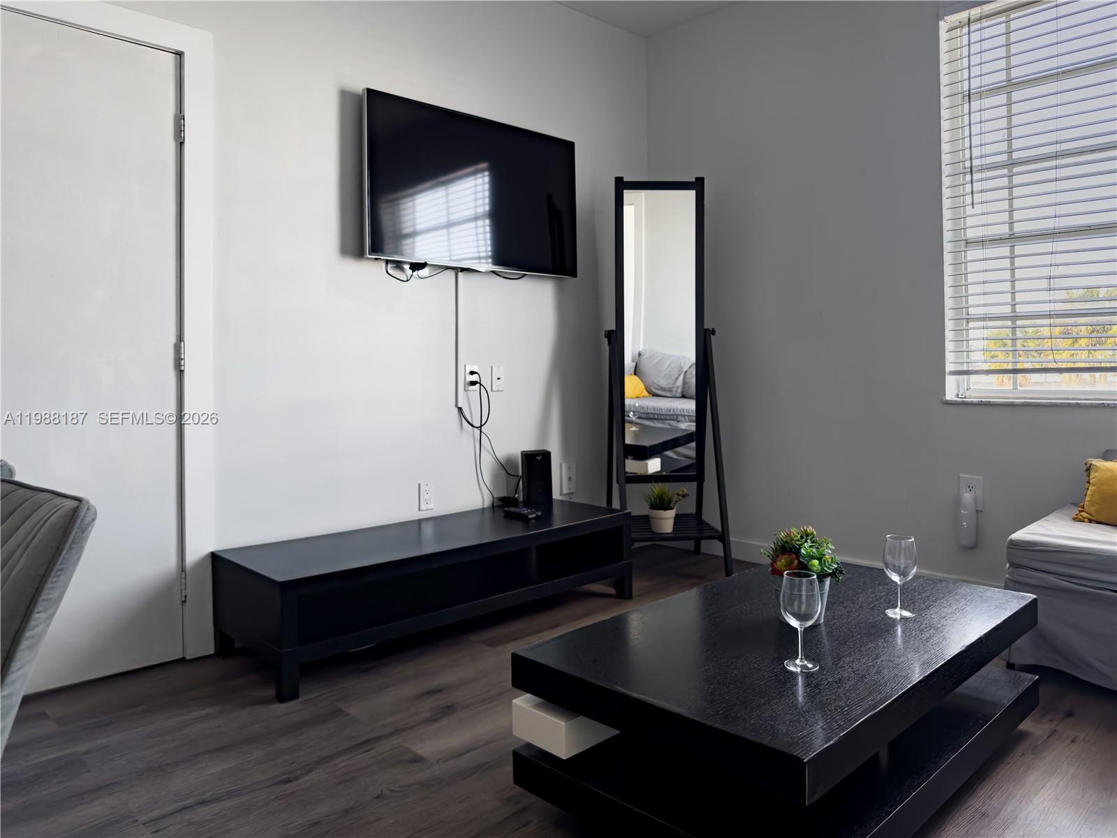 THE EMPIRE CONDO - Residential