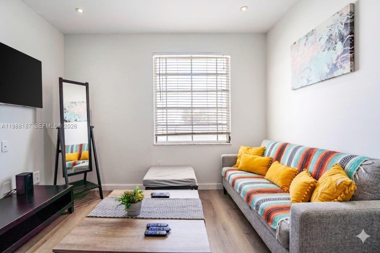 THE EMPIRE CONDO - Residential