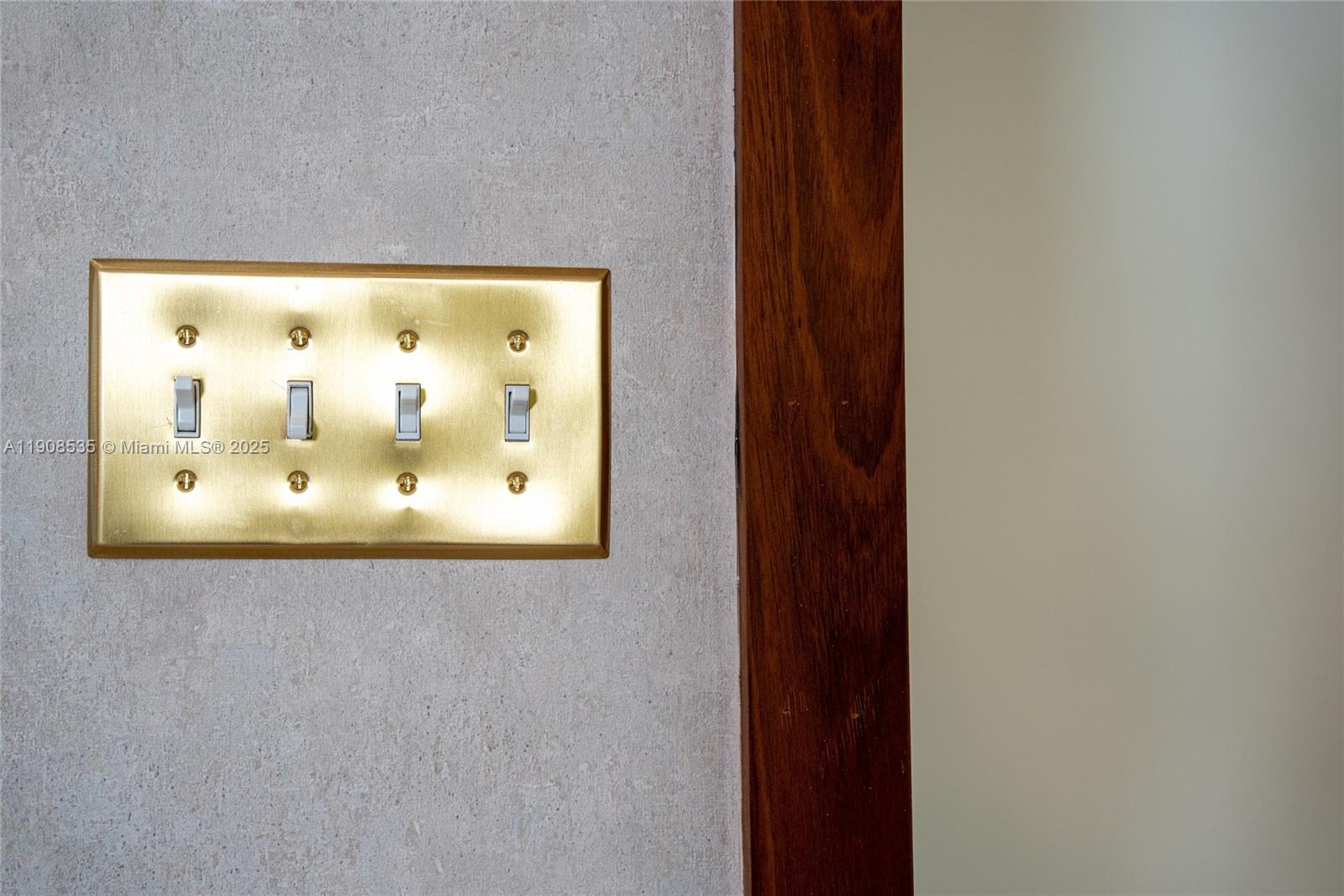 BRICKELL ESTATES - Residential