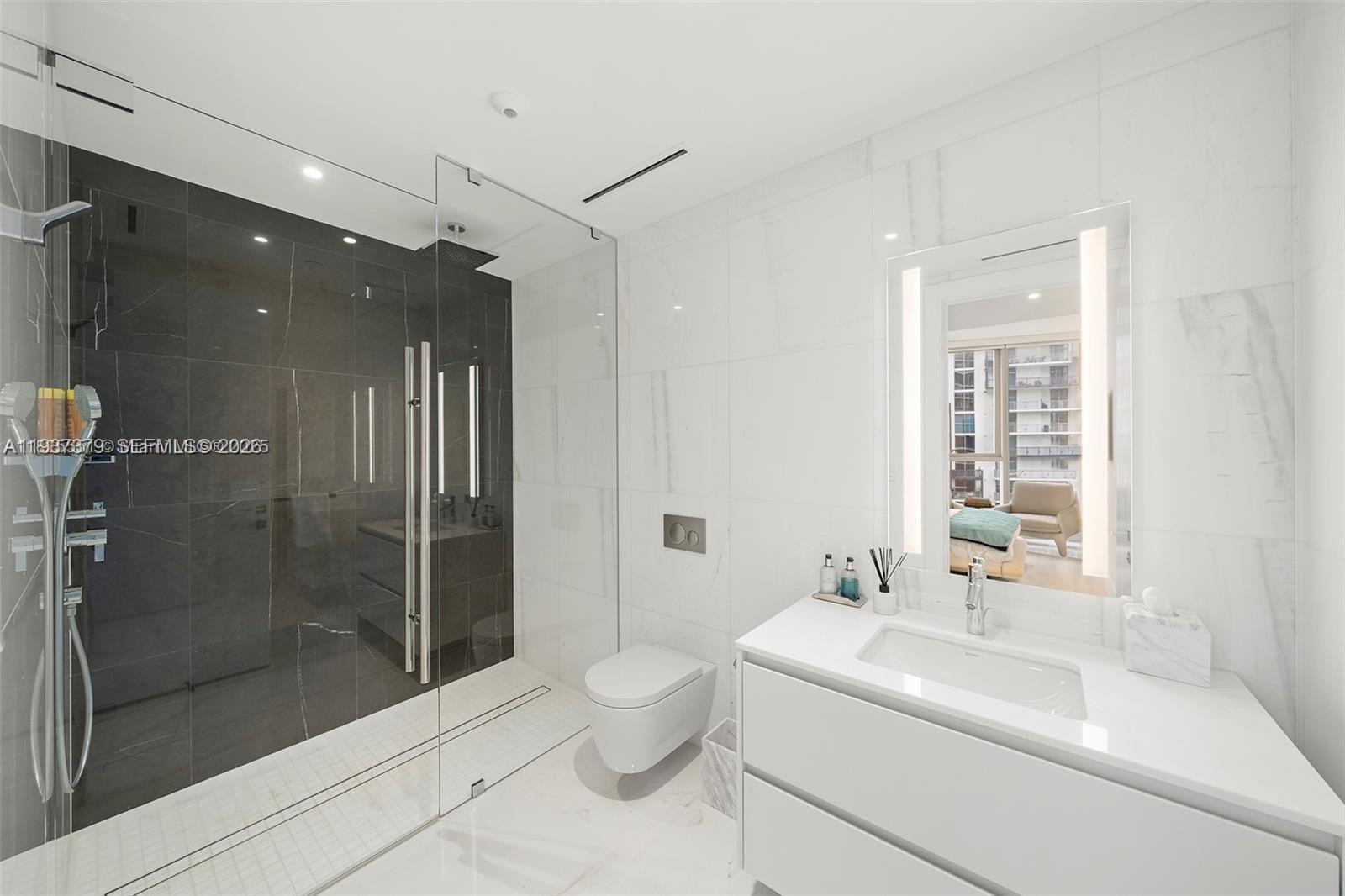 ASTON MARTIN - Residential