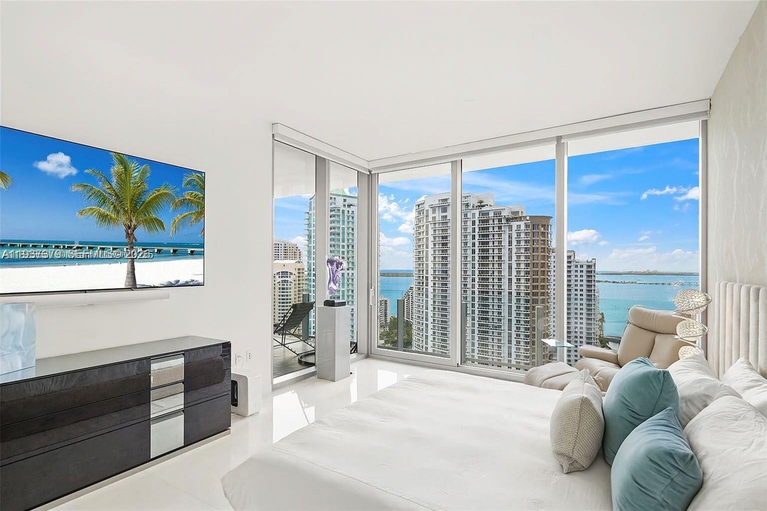 ASTON MARTIN - Residential