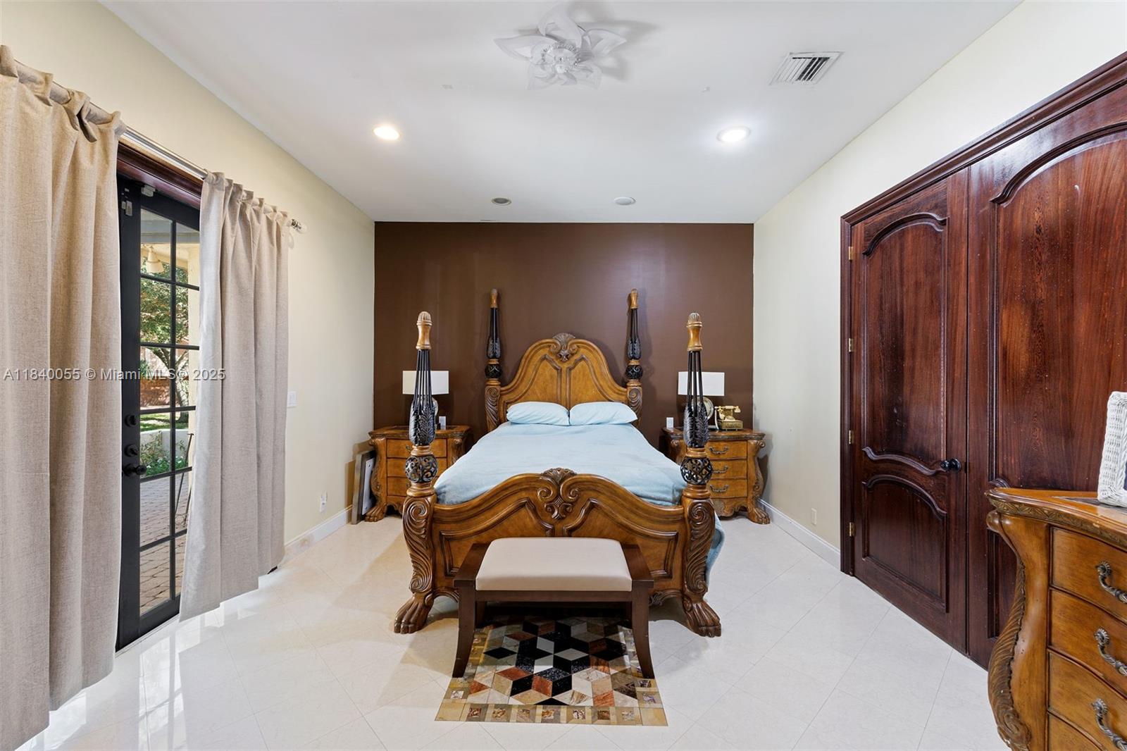 EAGLE TRACE - Residential