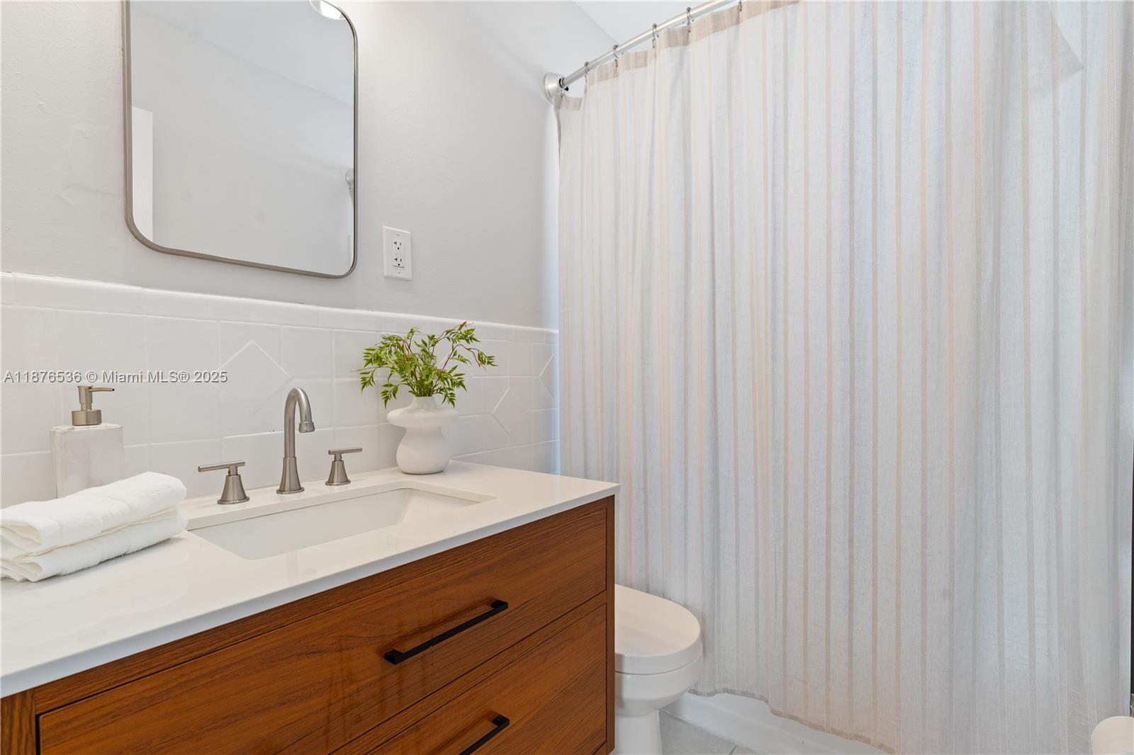 NORTH ANDREWS GARDENS FIR - Residential