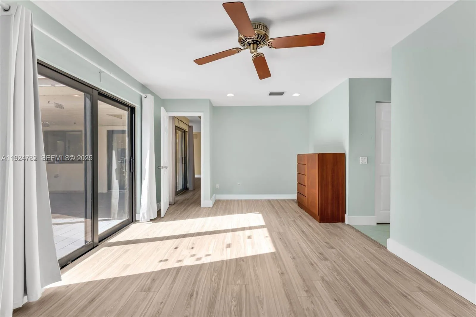 Miami, Florida 33186, United States, 3 Bedrooms Bedrooms, ,2 BathroomsBathrooms,Residential,Active,251382