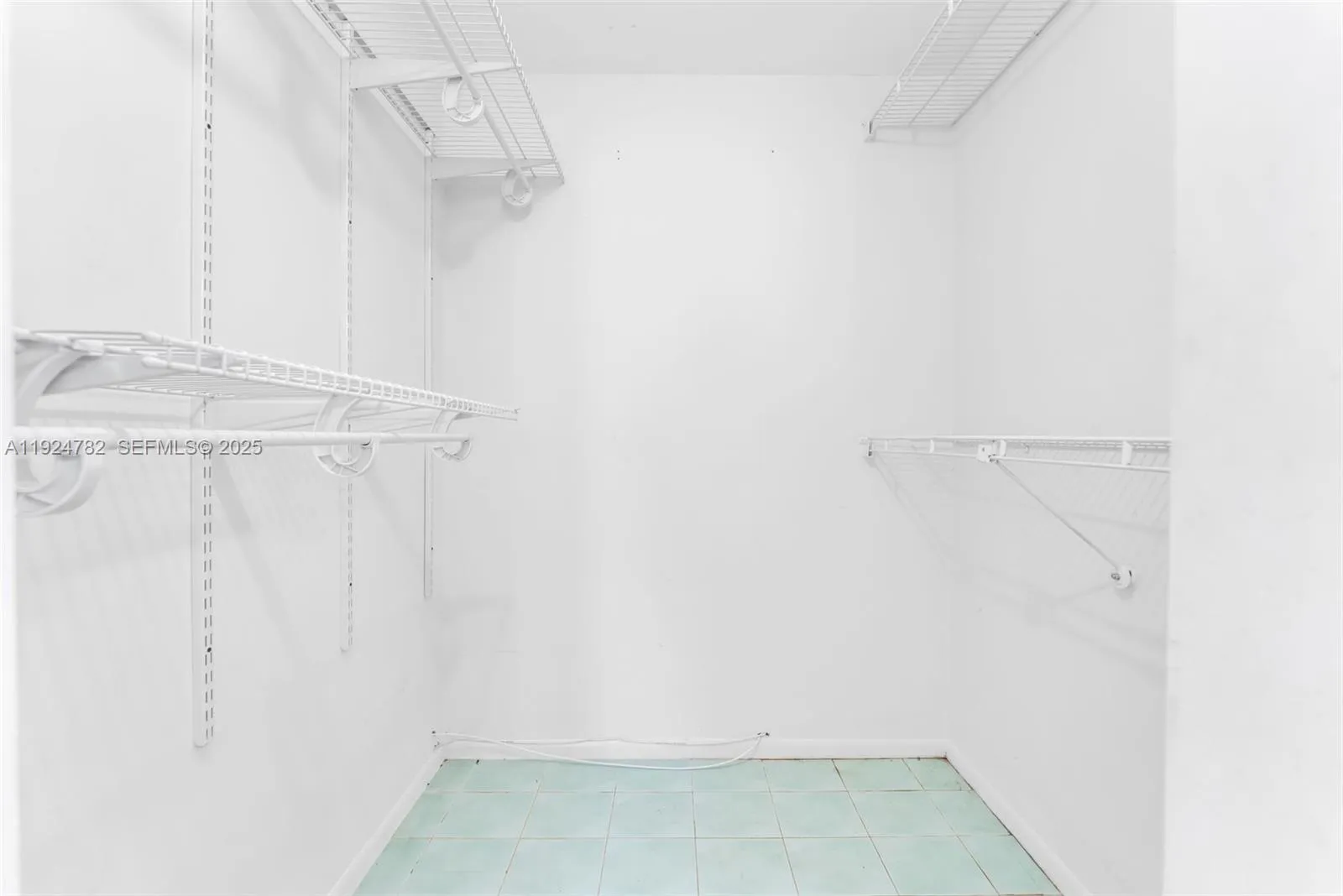 Miami, Florida 33186, United States, 3 Bedrooms Bedrooms, ,2 BathroomsBathrooms,Residential,Active,251382